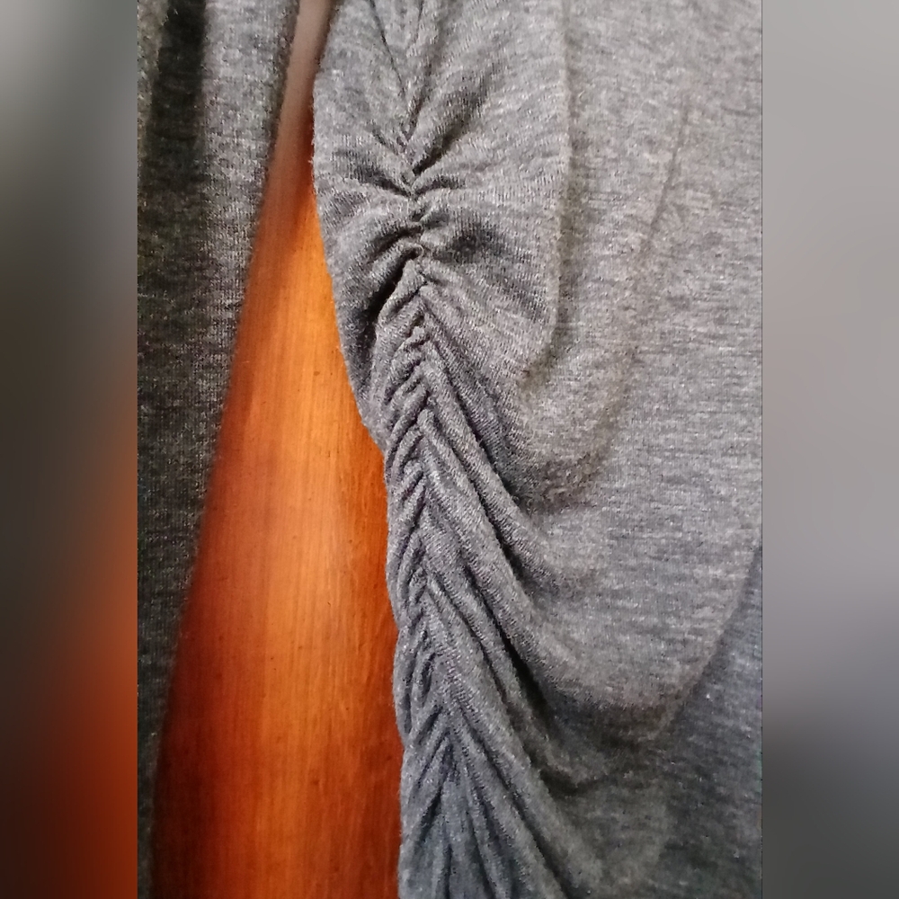 💙 Express gray Long Sleeve top💙 - Picture 6 of 8